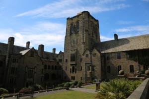 Main Arts Building's inner quad