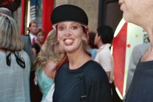 Shelley Duvall wearing large black hat