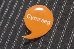 Speech bubble shaped badge with Cymraeg written on it