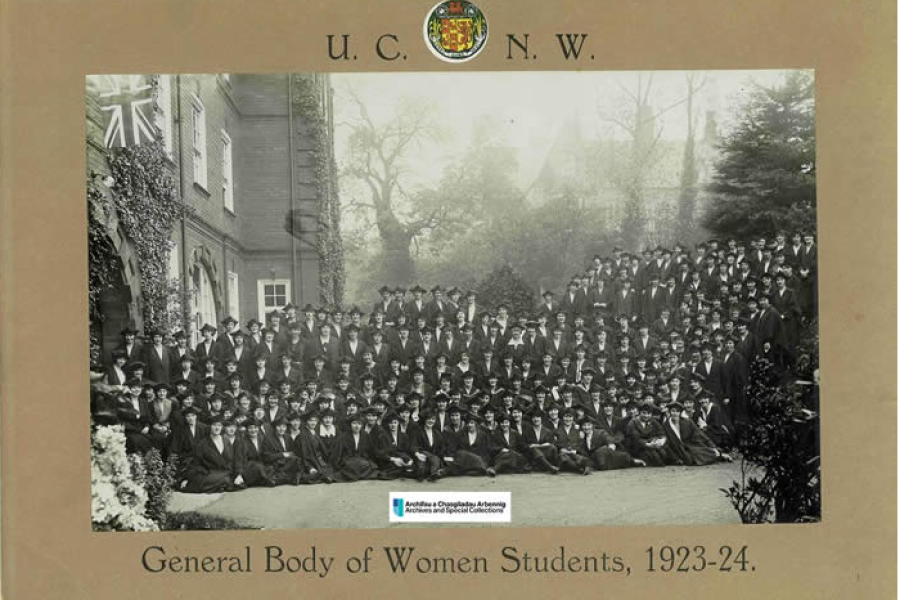 Photo of UCNW women students 1923-24