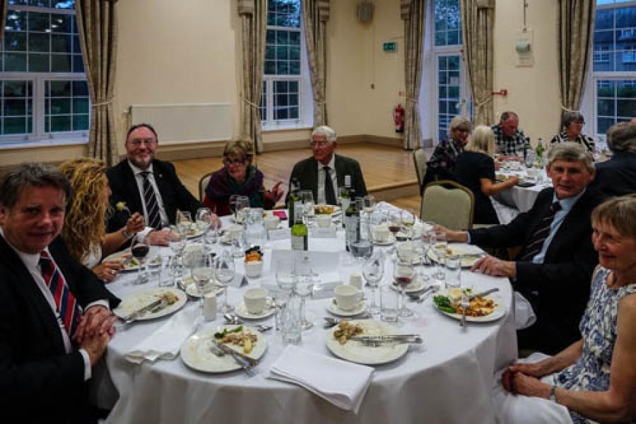 Alumni enjoying the reunion dinner