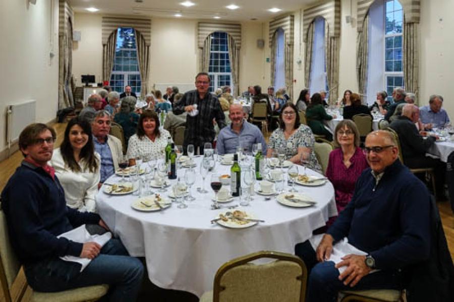 Alumni enjoying the reunion dinner