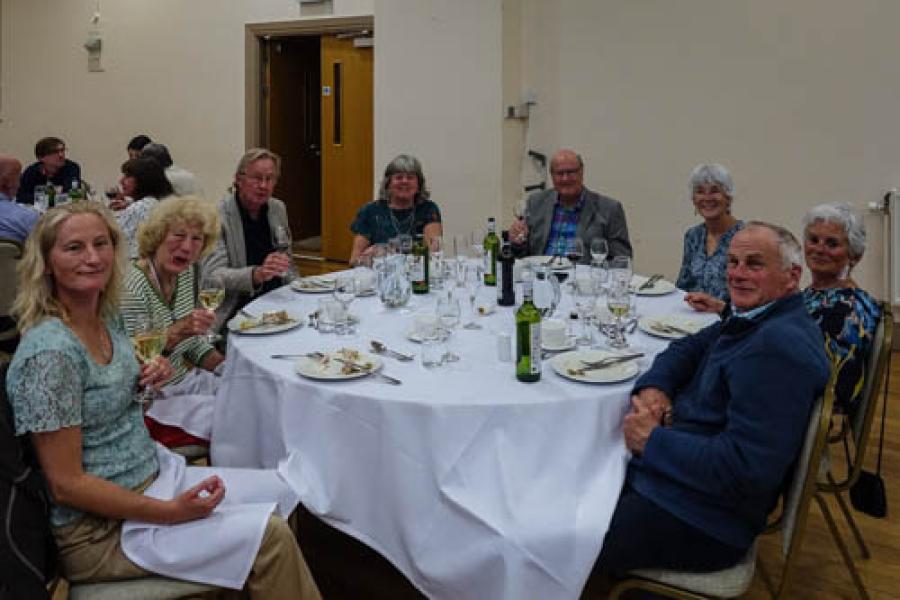 Alumni enjoying the reunion dinner