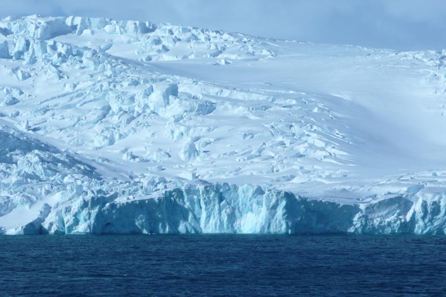 Llun a gymerwyd yn Antarctica in 2017 gan yr Athro Katrien Van Landeghem 