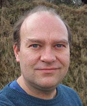 Head shot of Dr Edgar Hartsuiker in a field