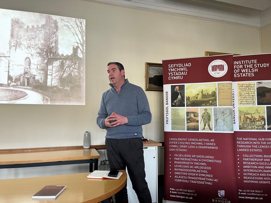 Image of Ciaran Reilly giving a lecture