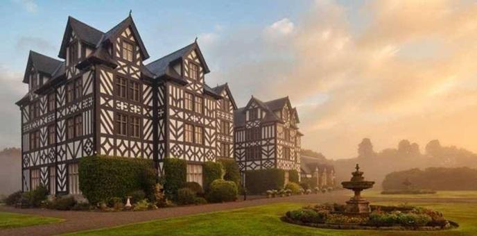 Ffotograff o Neuadd Gregynog.